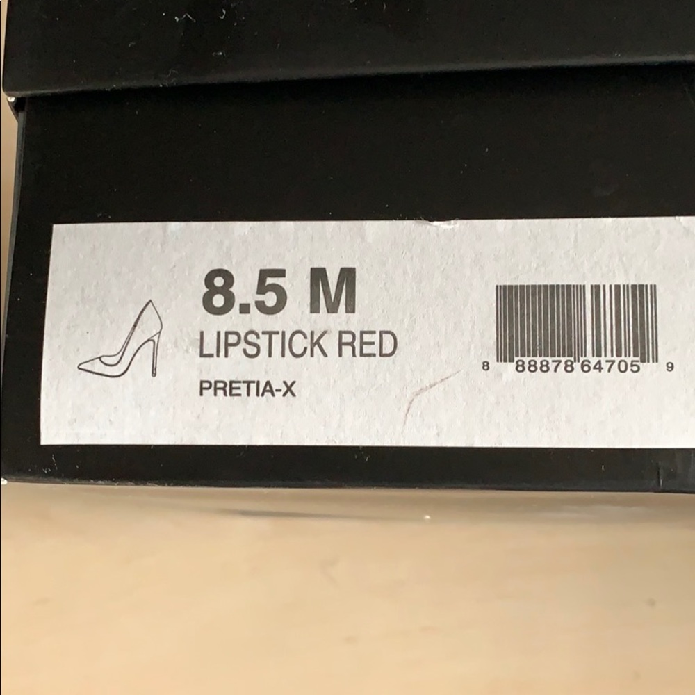 SOLD- NIB BCBG pumps BBC - Picture 6 of 6